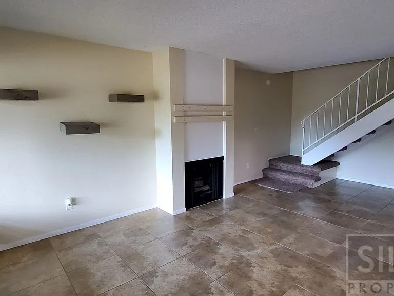 1140 Sumner Pl #B — Photo 4