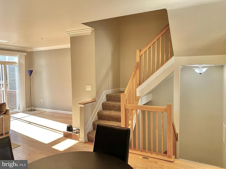 55 Taverngreen Ct — Photo 5