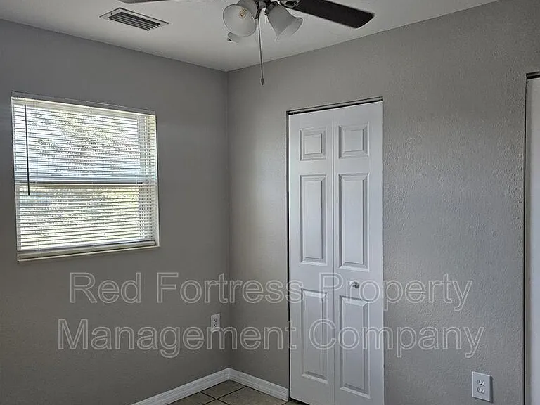 2721 Elmwood St — Photo 5