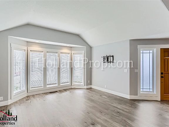 4th image of 3104 NE Sunburst Ave