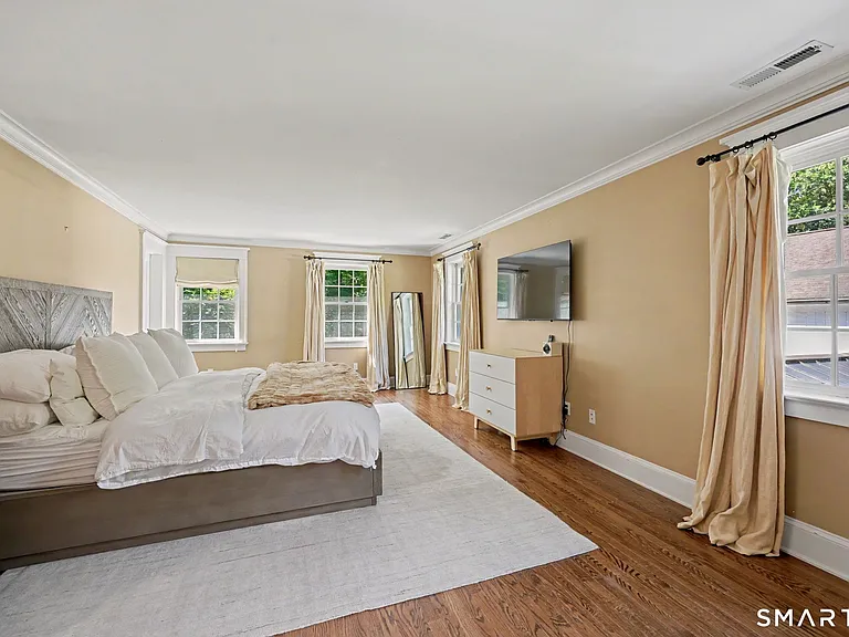 51 Squires Ln — Photo 20