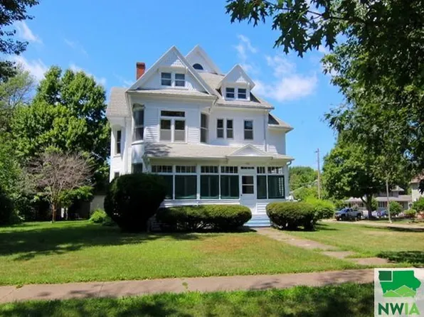 132 Cayuga St, Storm Lake, IA 50588