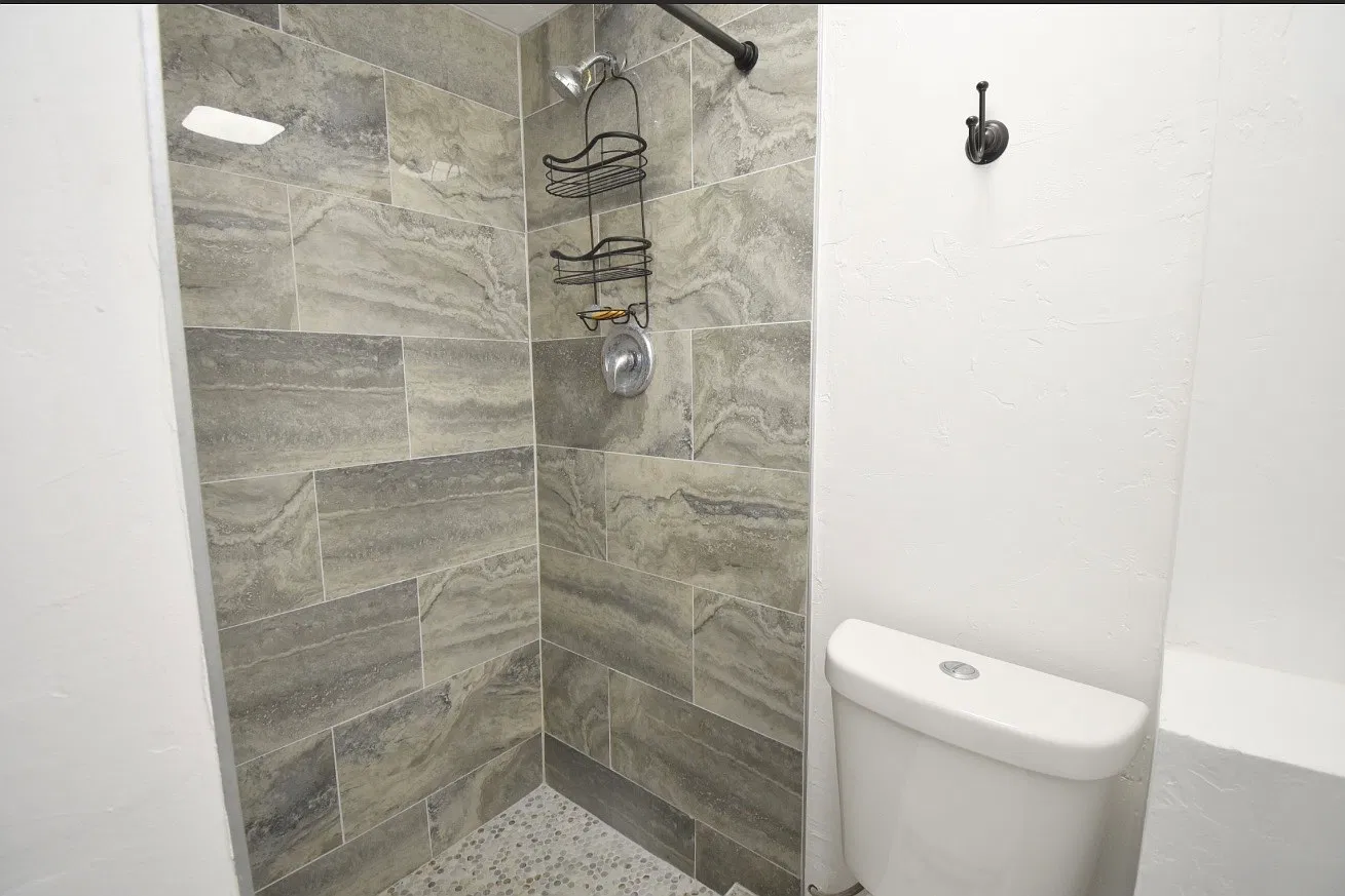 4 bed, 2200 sqft, $3,950 — Photo 4