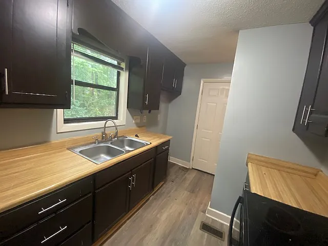 6005 Bartlett Ct — Photo 8