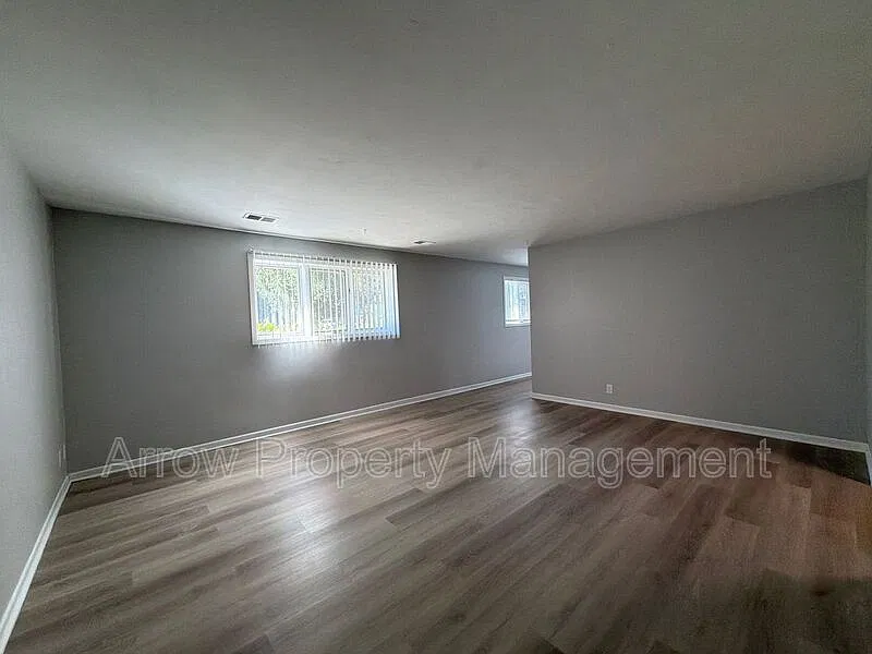 2 bed, 1.0 bath, $950 — Photo 3