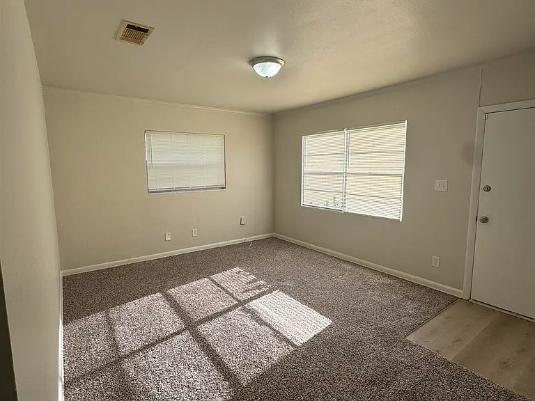 1204 Clay St — Photo 13