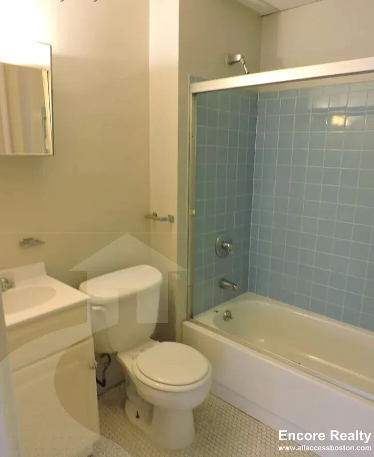 Studio, $2,500 — Photo 2
