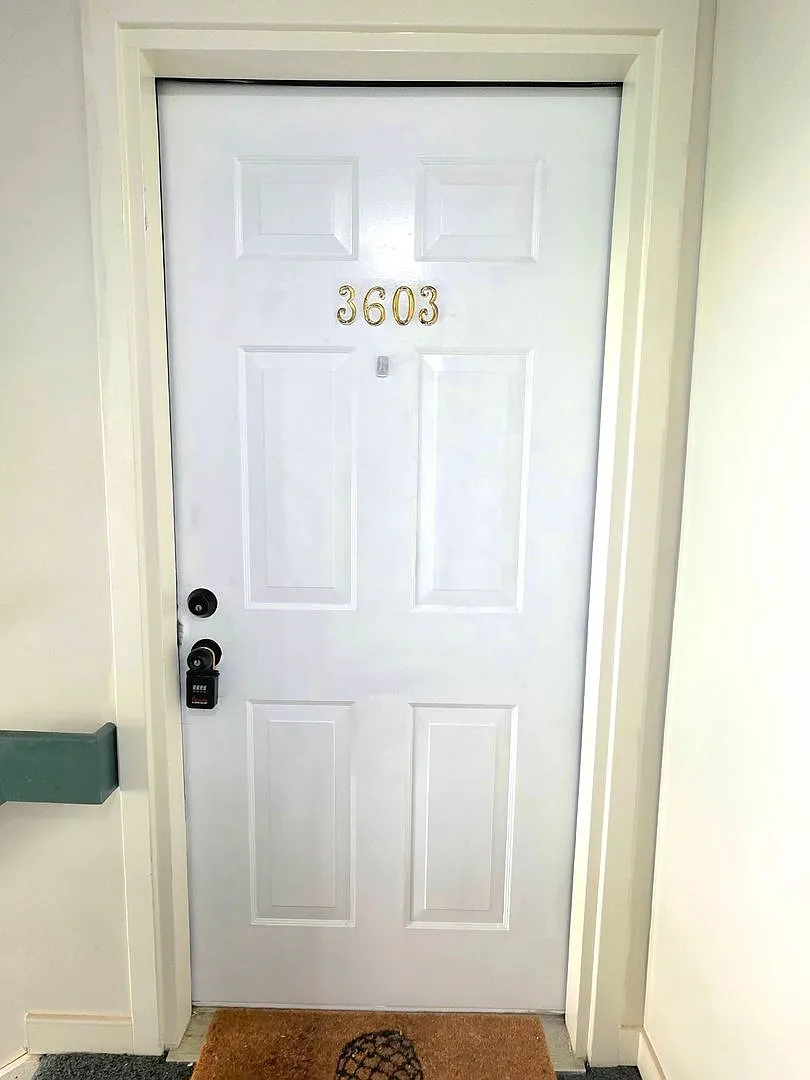 Cozy 1 Bedroom Apartment Available Now! — Photo 4