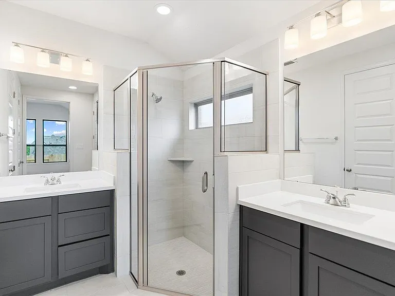 154 Blackborrow Dr — Photo 16