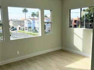 877 W 41st Dr, Los Angeles, CA 90037