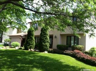 10 Falling Brook Rd, Fairport, NY 14450