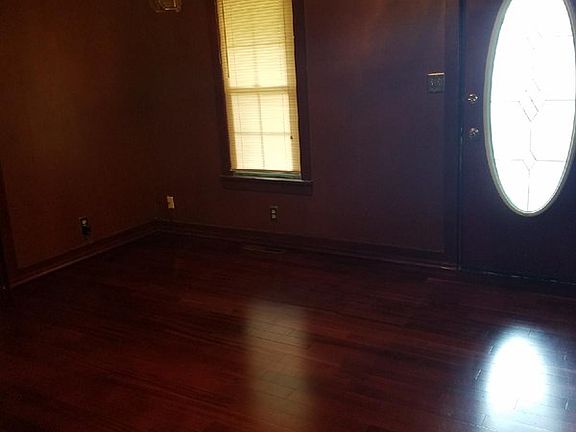 5th image of 1052 Henry St