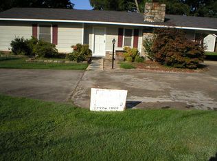 352 Virginia Dr, Yadkinville, NC 27055
