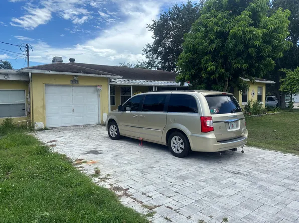 1745 Cleveland St, Clearwater, FL 33755
