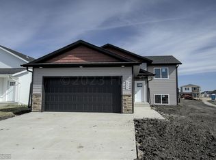 6000 Kodiak Ln, Horace, ND