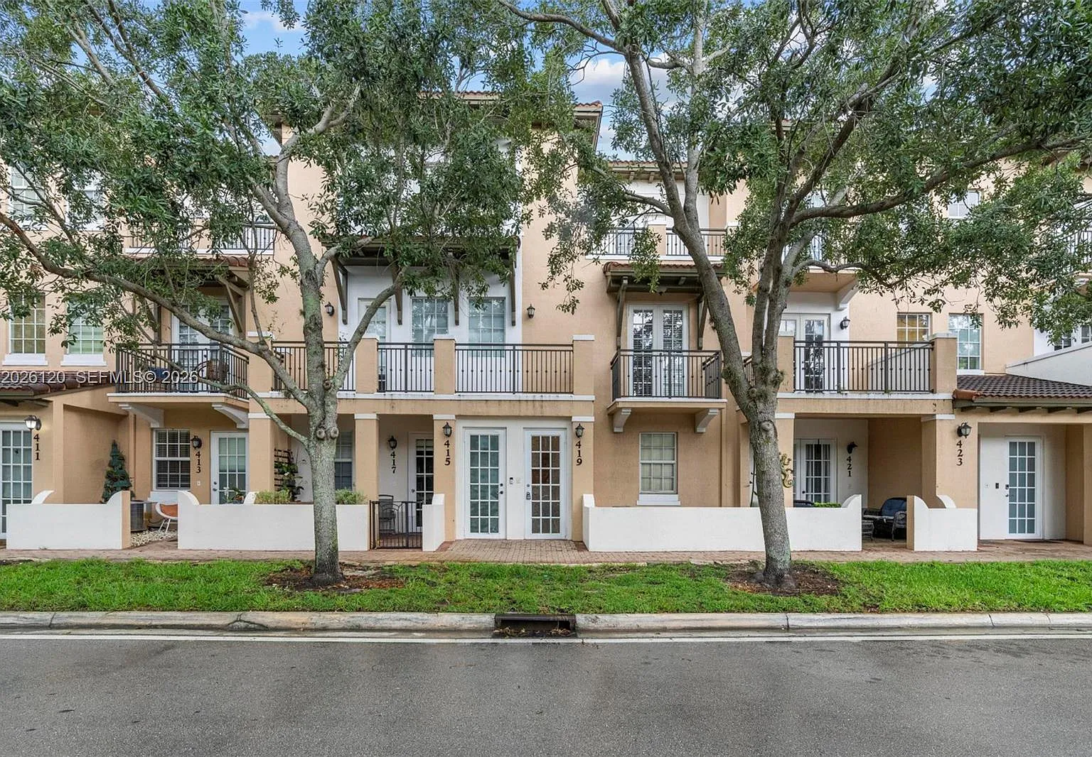 Cobblestone Condo — Photo 3