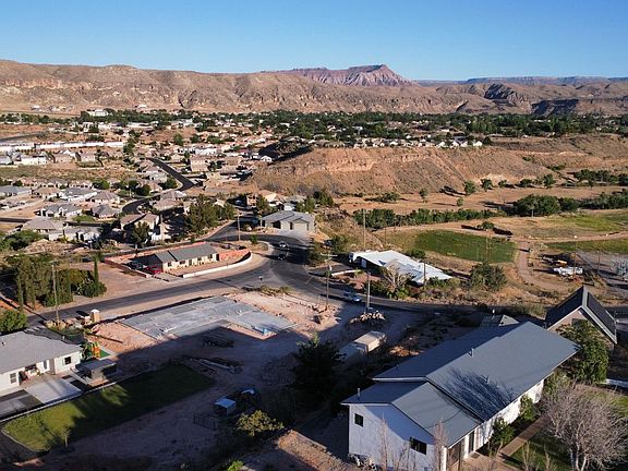 5th image of 1715 S Chaparell Dr