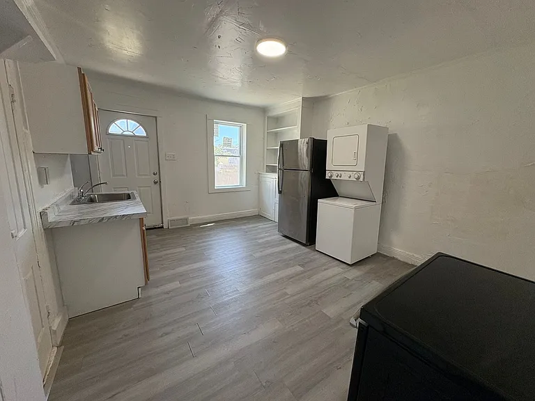219 S Hartley St — Photo 3