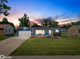21 Edgeland Dr, Marshalltown, IA 50158