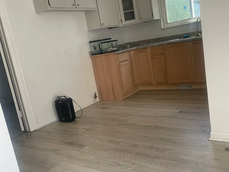 21320 Eastwood Blvd — Photo 9