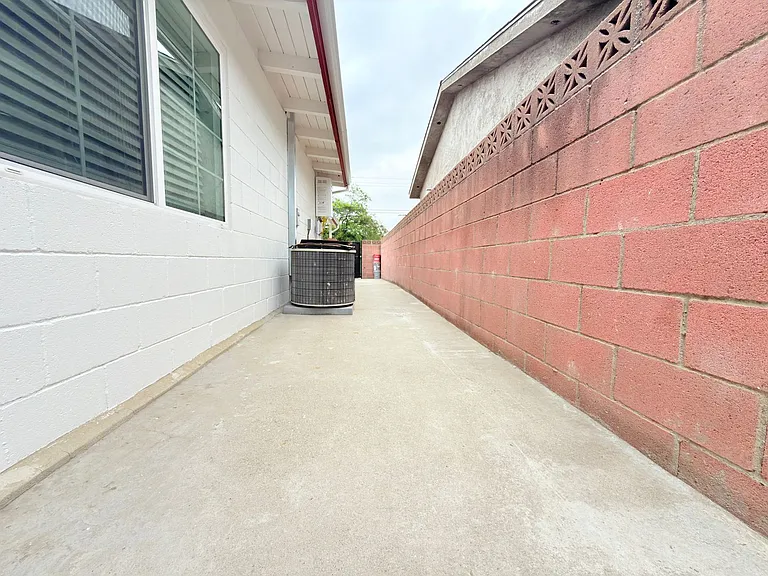 6713 Goodland Ave — Photo 13