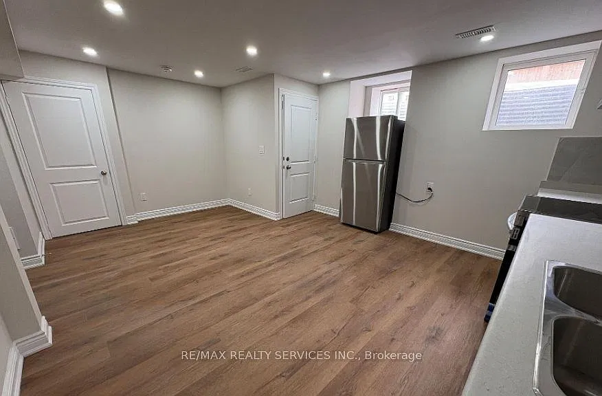 3 bed, $1,650 — Photo 3