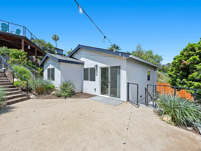3604 Oleander Dr — Photo 3