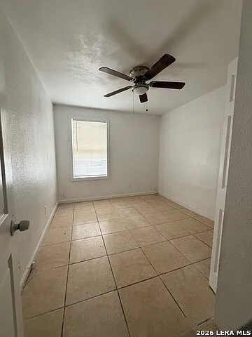 2 bed, 1.0 bath, 2856 sqft, $1,000 — Photo 4