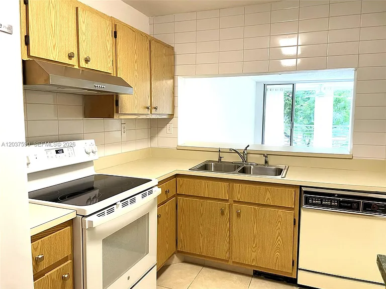 9531 Seagrape Dr #305 — Photo 9