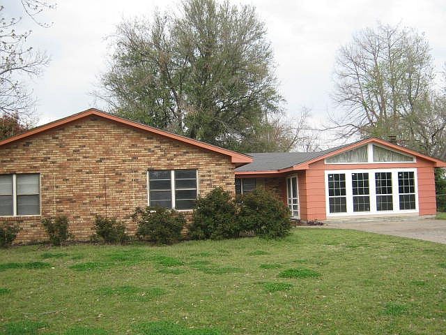 1st image of 406 Fava Dr