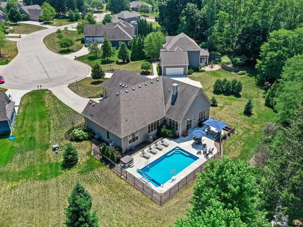 W239N7369 Charles COURT, Sussex, WI 53089