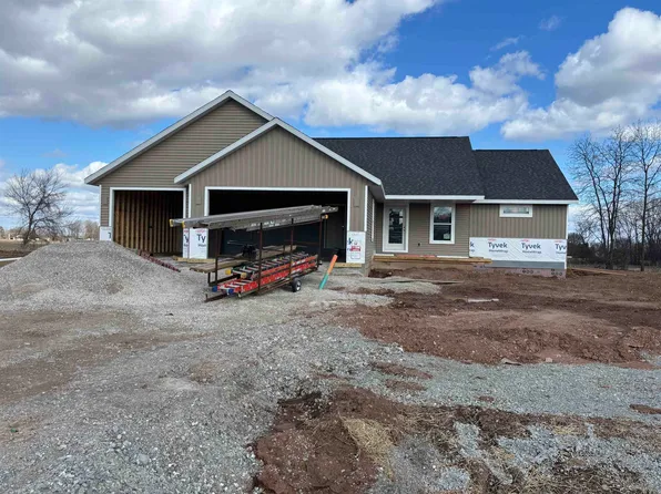 8322 Marlo Ave, Neenah, WI 54956