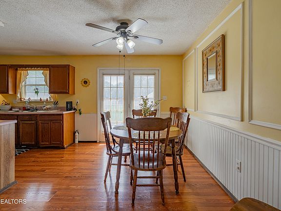 5th image of 210 Jackson Ln