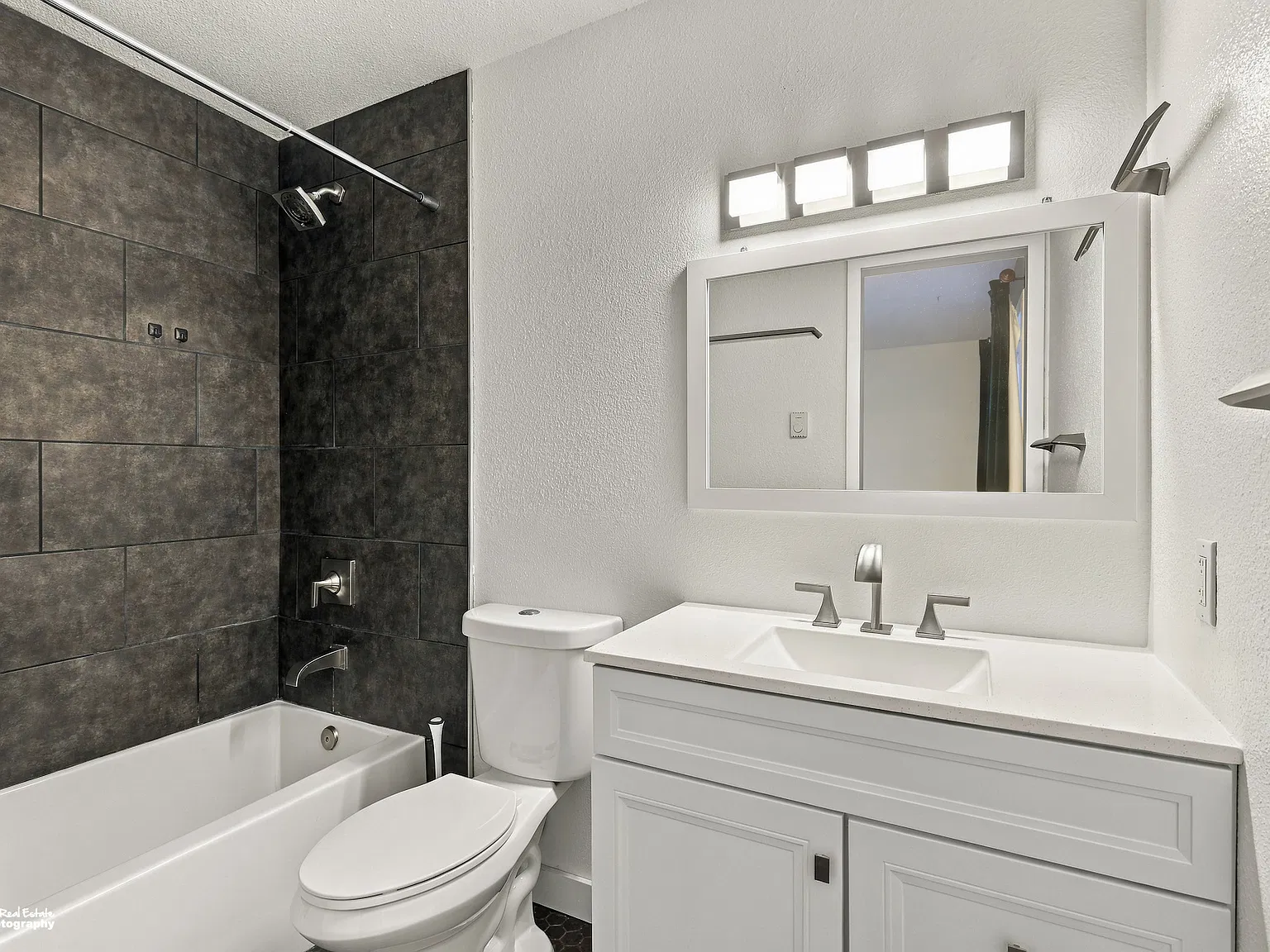 1 bed, 1.5 bath, 620 sqft, $1,600 — Photo 3