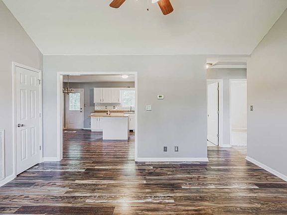 3rd image of 3268 Backridge Rd