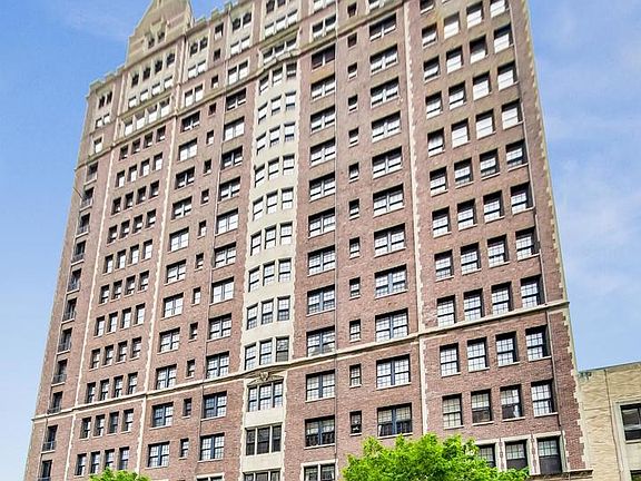 3rd image of 1120 N Lake Shore Dr #16B