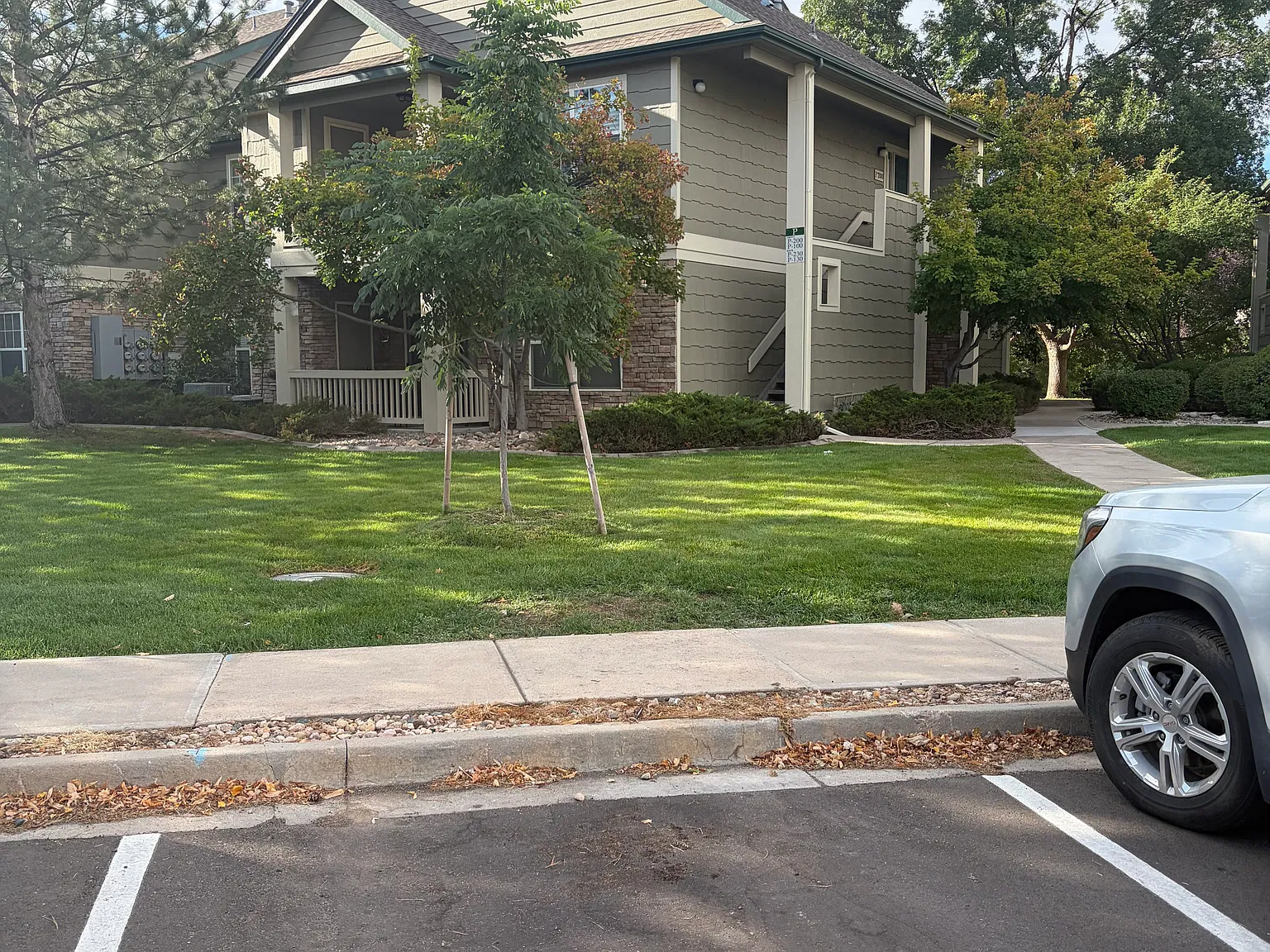 2 bed, 1012 sqft, $1,750 — Photo 2