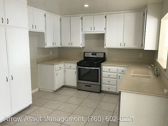 3rd image of 1279 Temple Heights Dr