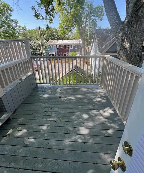 511 E Hall St — Photo 15
