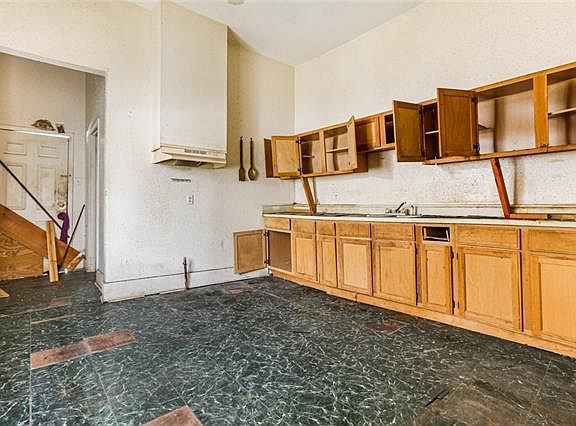 5th image of 2223 Saint Philip St #25