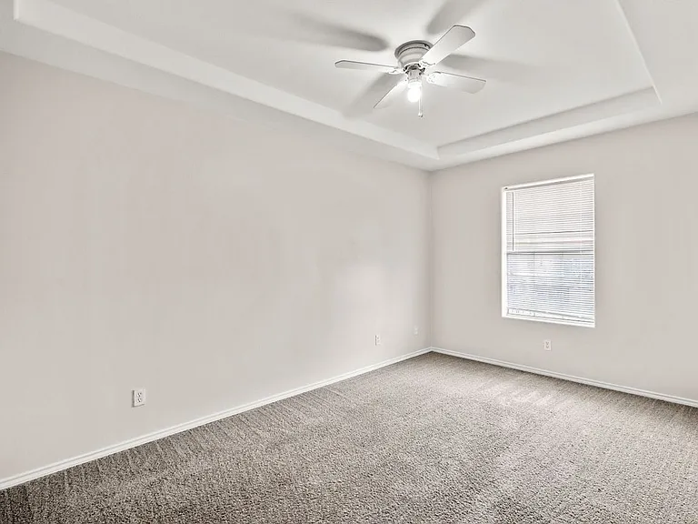 4416 Thunderbird Ave W — Photo 9