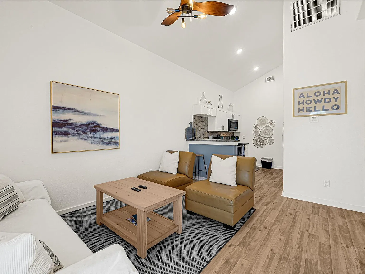 2 bed, 2.0 bath, 704 sqft, $1,750 — Photo 3
