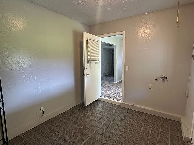4844 Woodview Dr — Photo 63