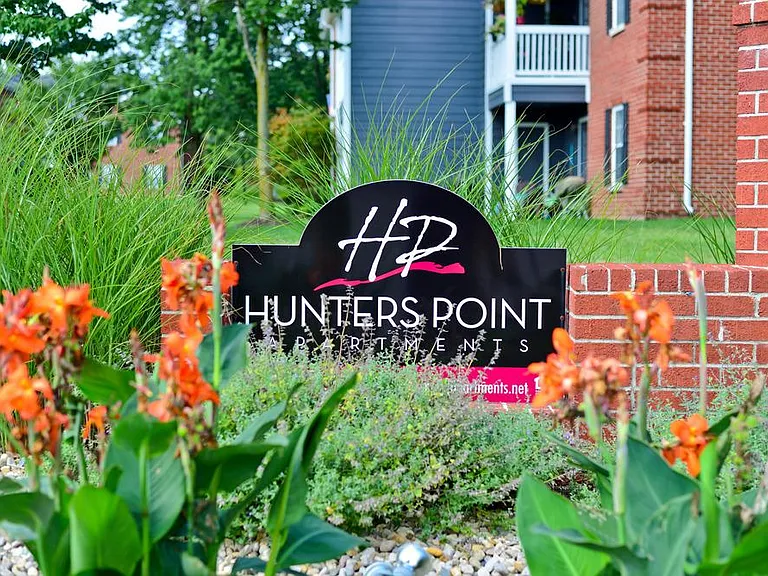 Hunters Point Apartments — Photo 27