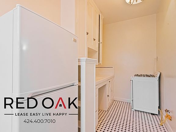 2nd image of 649 1/2 N Rossmore Ave #301