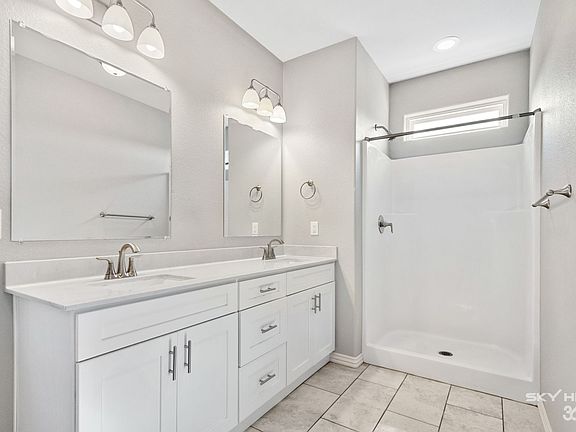 5th image of 530 N Highland Ave #1