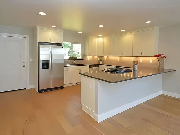 3rd image of 9105 20th Ave NE