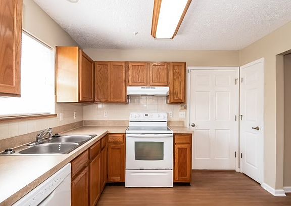 2nd image of 7767 Pikes Peak Dr #1