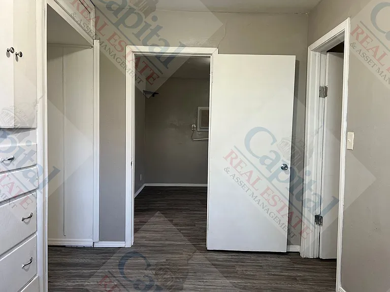 317 SE 24th St — Photo 10