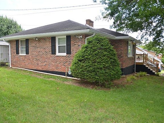 3rd image of 109 Willow St
